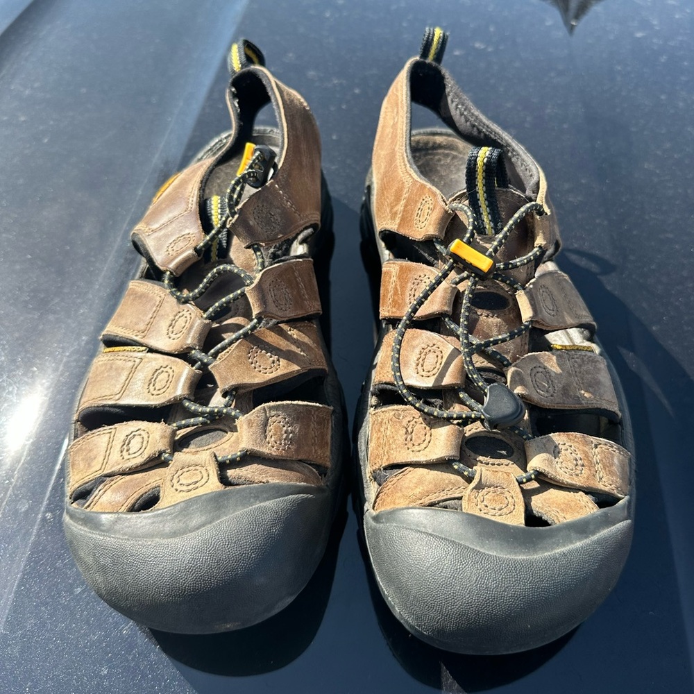 Mens keen brown leather Newport sandal. Size 10